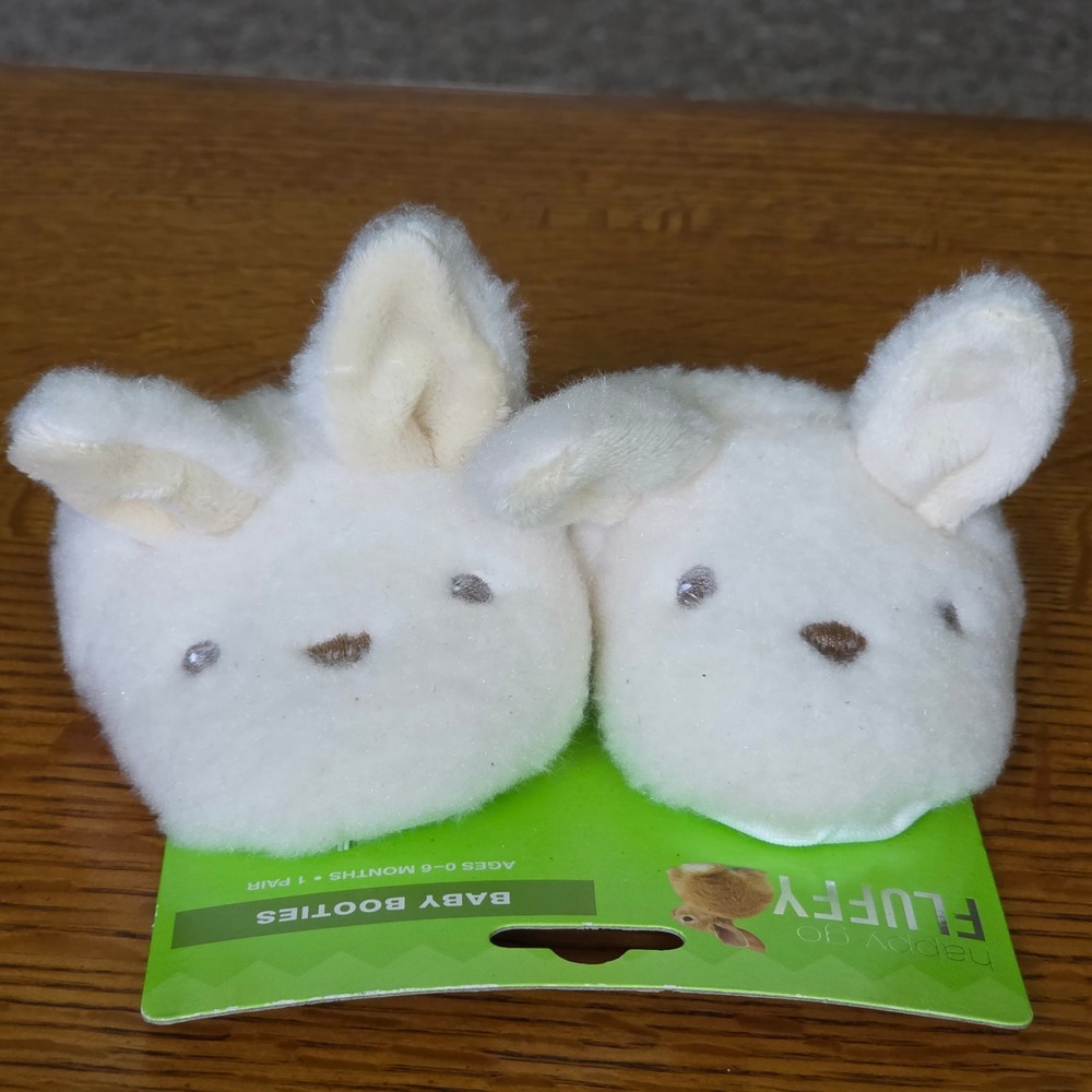 Happy Go Fluffy White Bunny Baby Booties Faux Fur Slippers 0-6 Months NEW - Picture 1 of 3